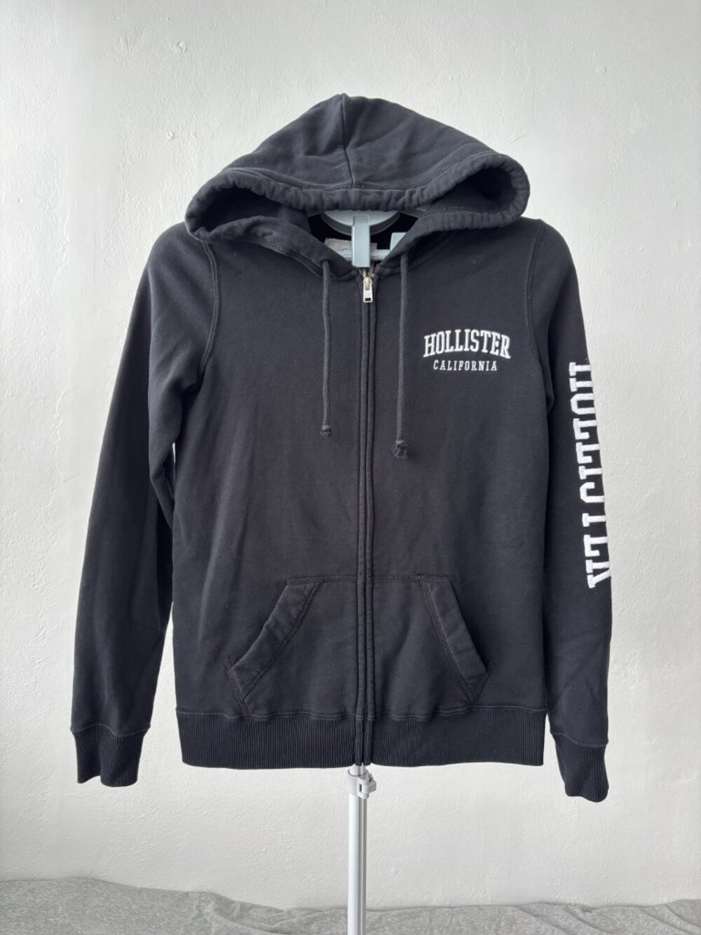 Hollister Zip Up Hoodie Mens S Black California Sleeve Text Retro Streetwear Y2K